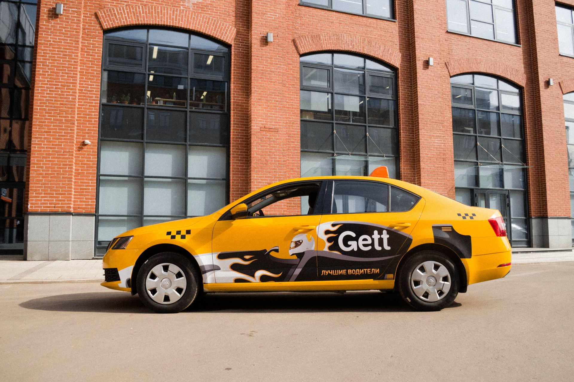 Гет т. Gett такси. Брендирование автомобиля такси. Машина "такси". Брендирование авто такси.